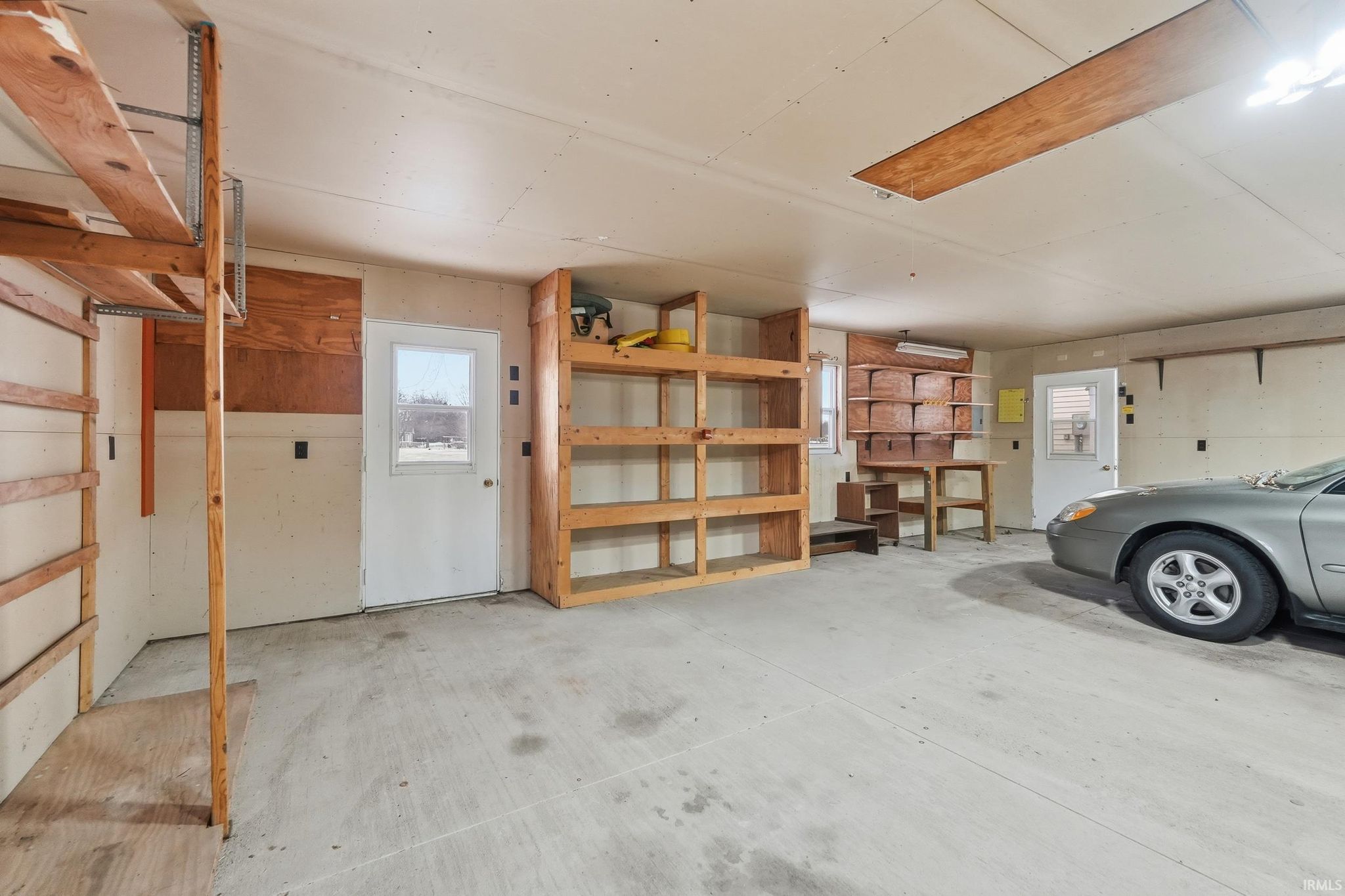 Image of 0690 E 635 S - Dallas Lake.