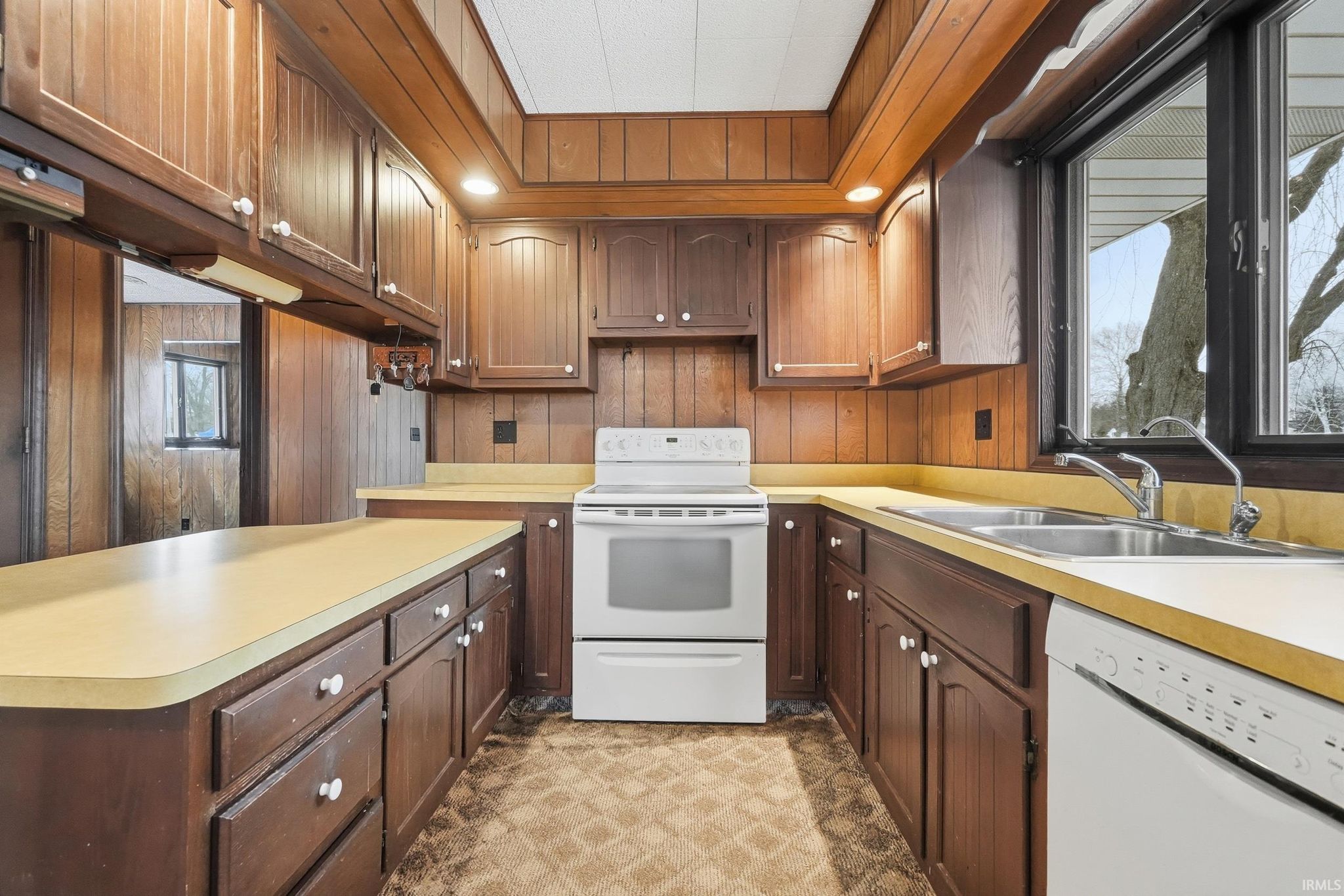 Image of 0690 E 635 S - Dallas Lake.