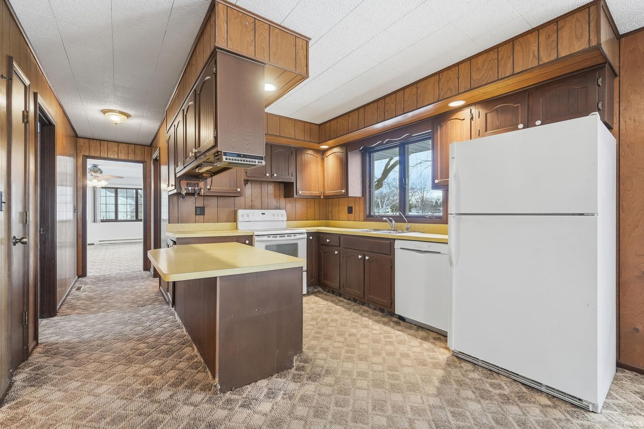 Image of 0690 E 635 S - Dallas Lake.