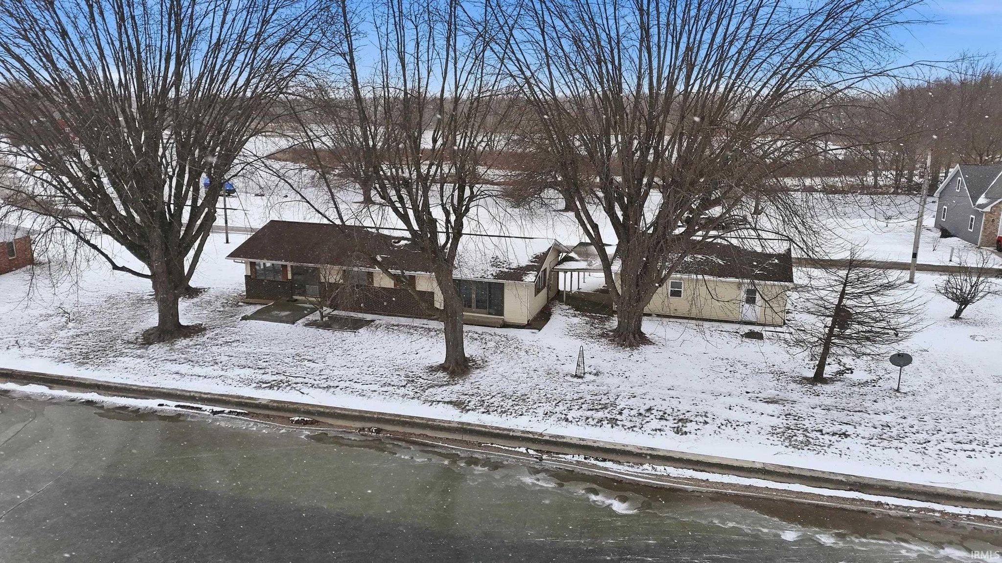 Image of 0690 E 635 S - Dallas Lake.