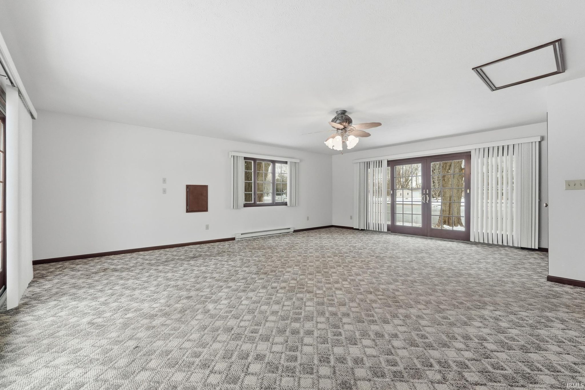 Image of 0690 E 635 S - Dallas Lake.