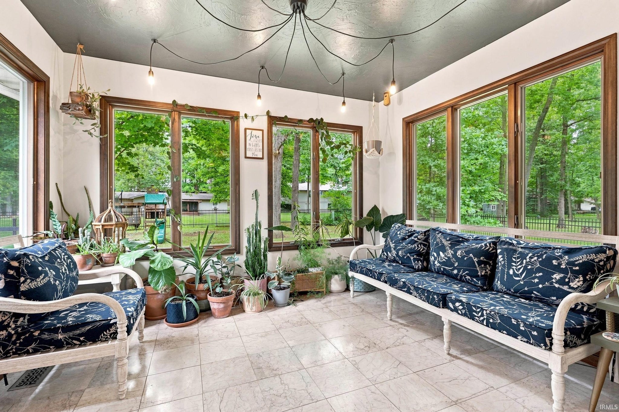 Image of 301 Oakwood Drive