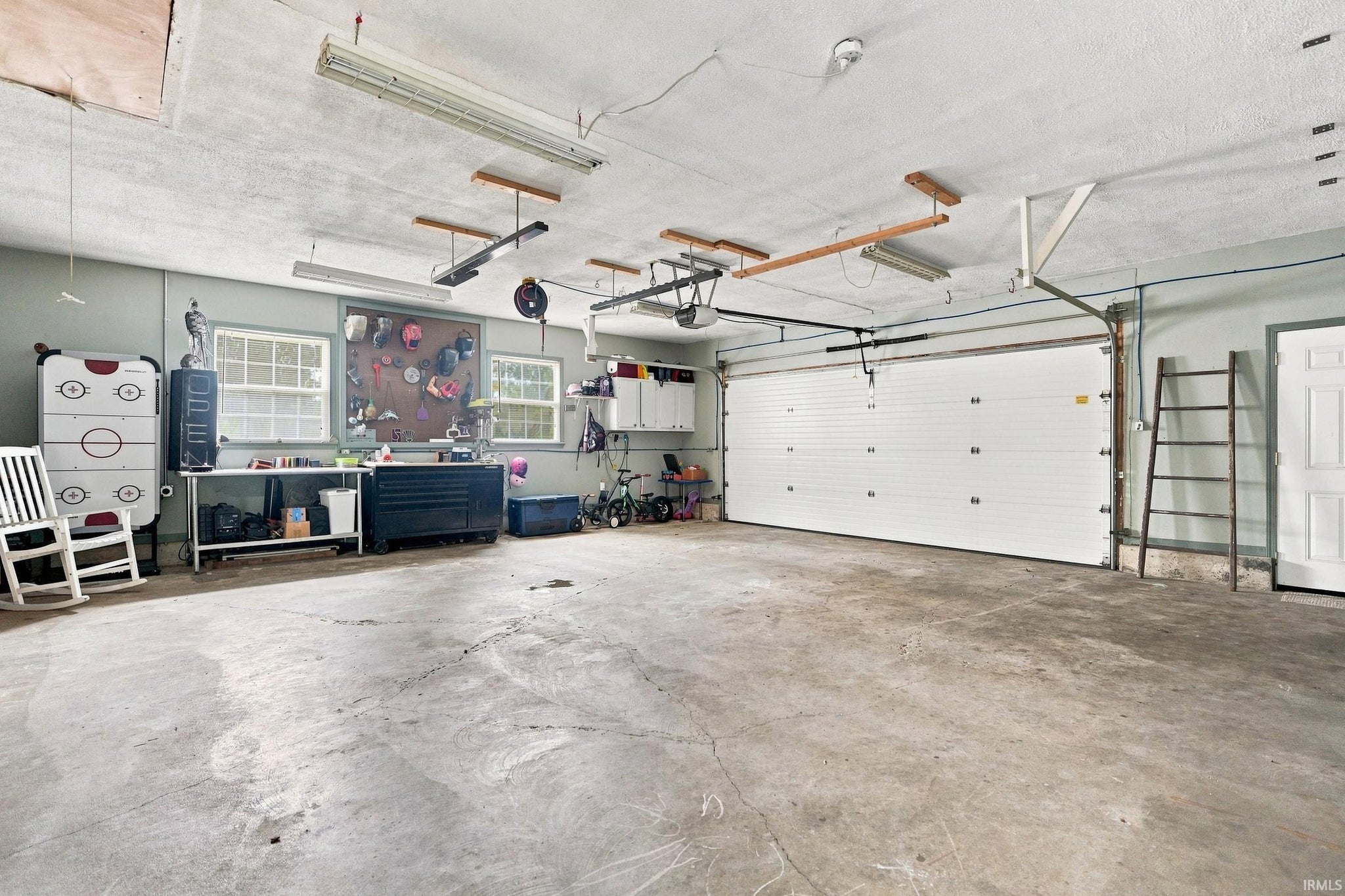 Image of 301 Oakwood Drive
